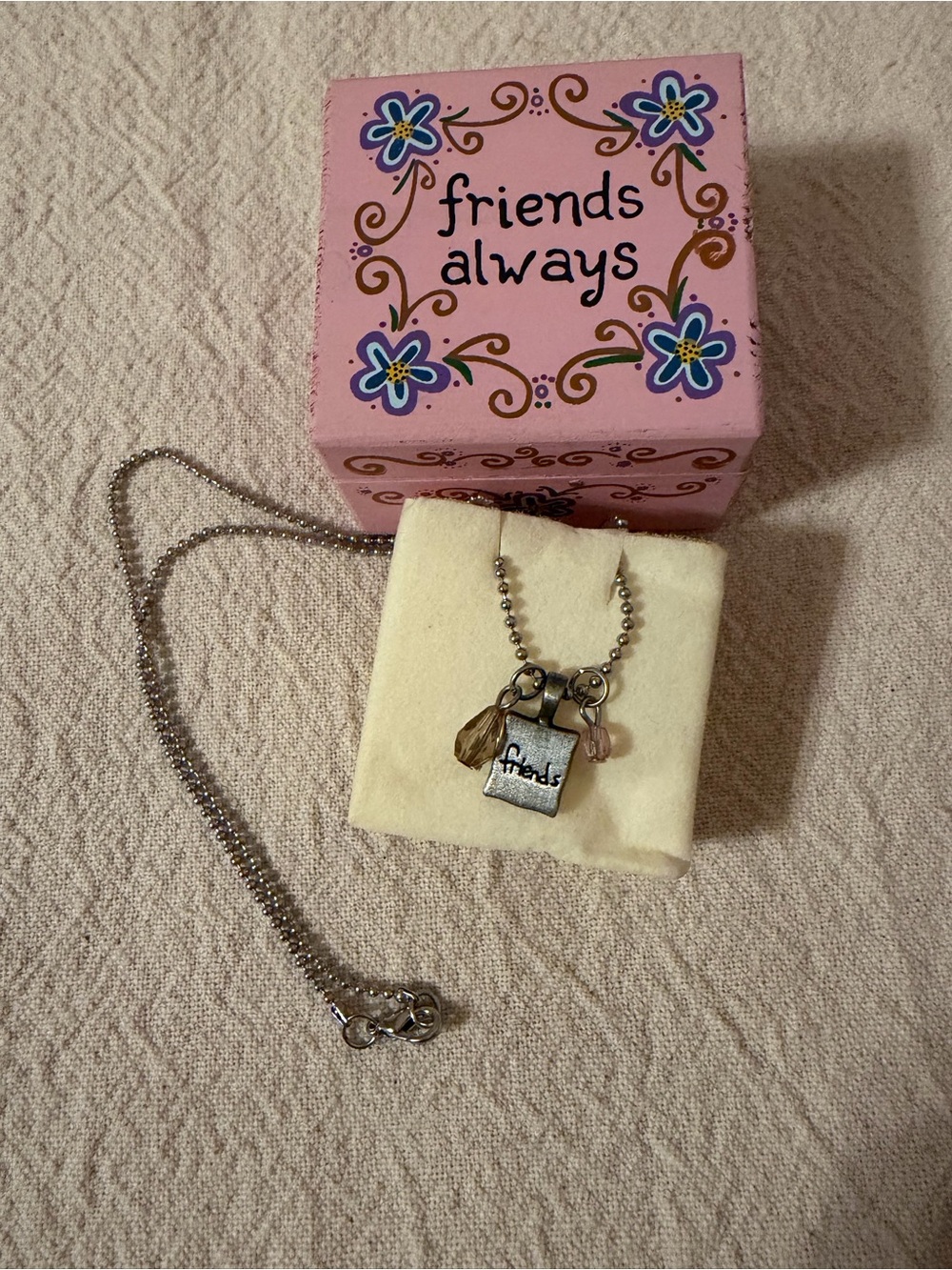 NATURAL LIFE BOXED NECKLACE “FRIENDS”